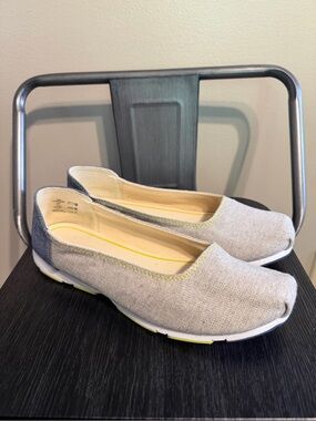 Lands’ End Gray Comfort Walking Flats Wide 8D